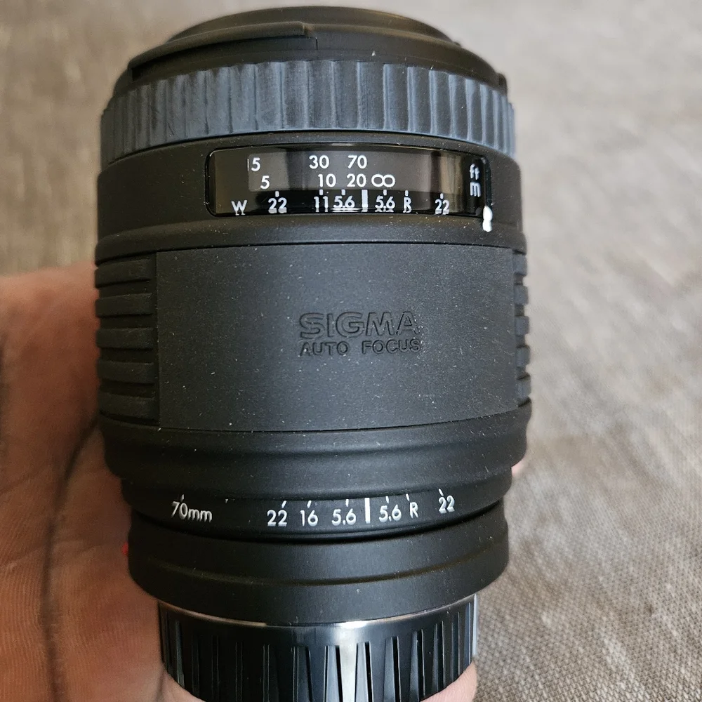 New Sigma 70-210mm F/4-5.6 UC Auto Focus Lens (Made In Japan)